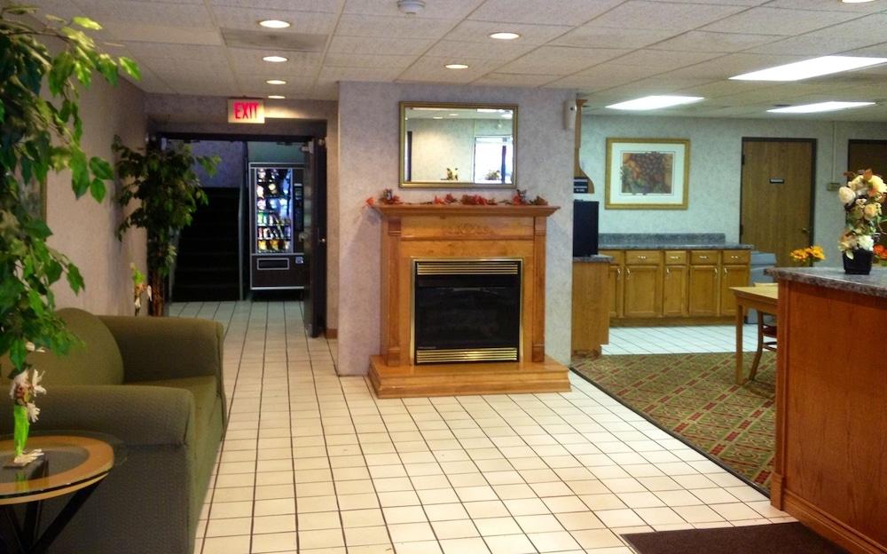 Super 8 By Wyndham Logansport Motel Exterior photo