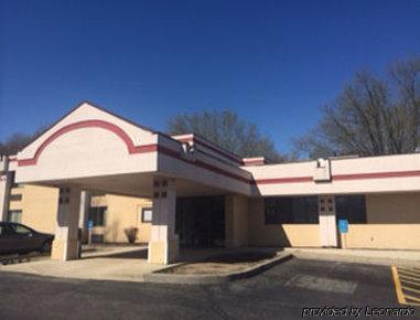 Super 8 By Wyndham Logansport Motel Exterior photo